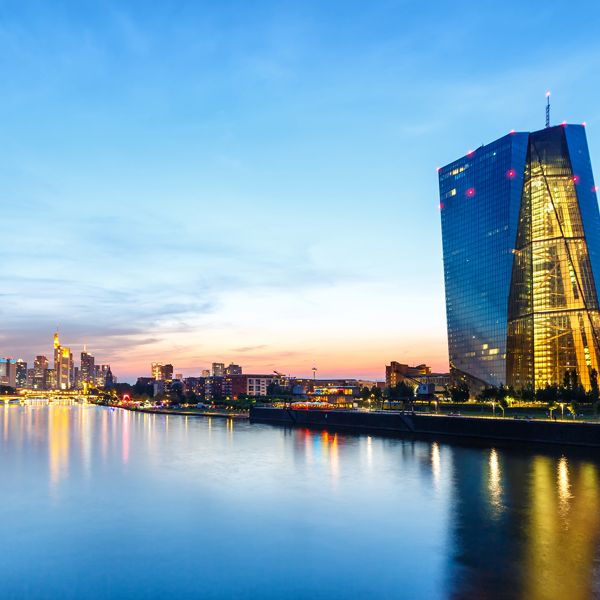 Ecb Frankfurt Kig Fra Floden